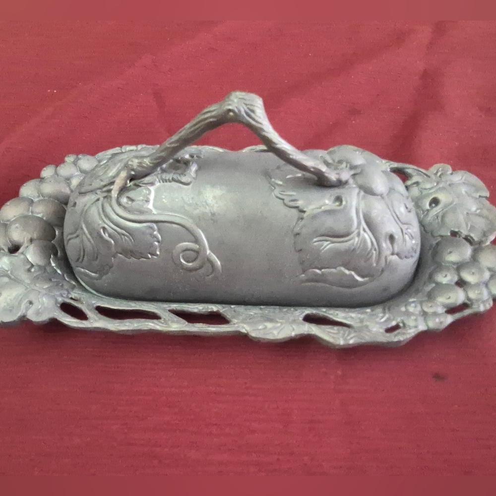 Arthur Court Grape Vine 2001 Butter Dish